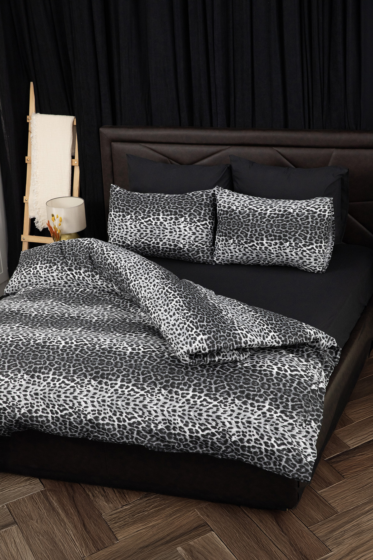 Siyah Leopar Desenli Lastikli Çarşaflı Çift Kişilik Nevresim Takımı Siyah Leopar Desenli Lastikli Çarşaflı Çift Kişilik Nevresim Takımı
