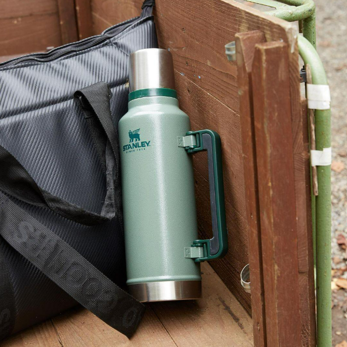 STANLEY THE LEGENDARY CLASSİC BOTTLE 1.9L / 2.0QT HAMMERTONE GREEN