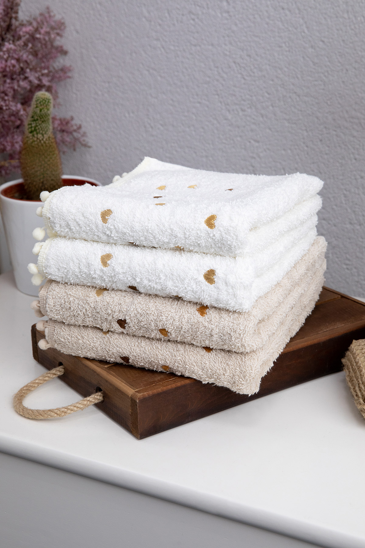 Yoncagül Ponponlu 4lü El Yüz Havlusu - Krem - Bej Yoncagül Ponponlu 4lü El Yüz Havlusu - Krem - Bej