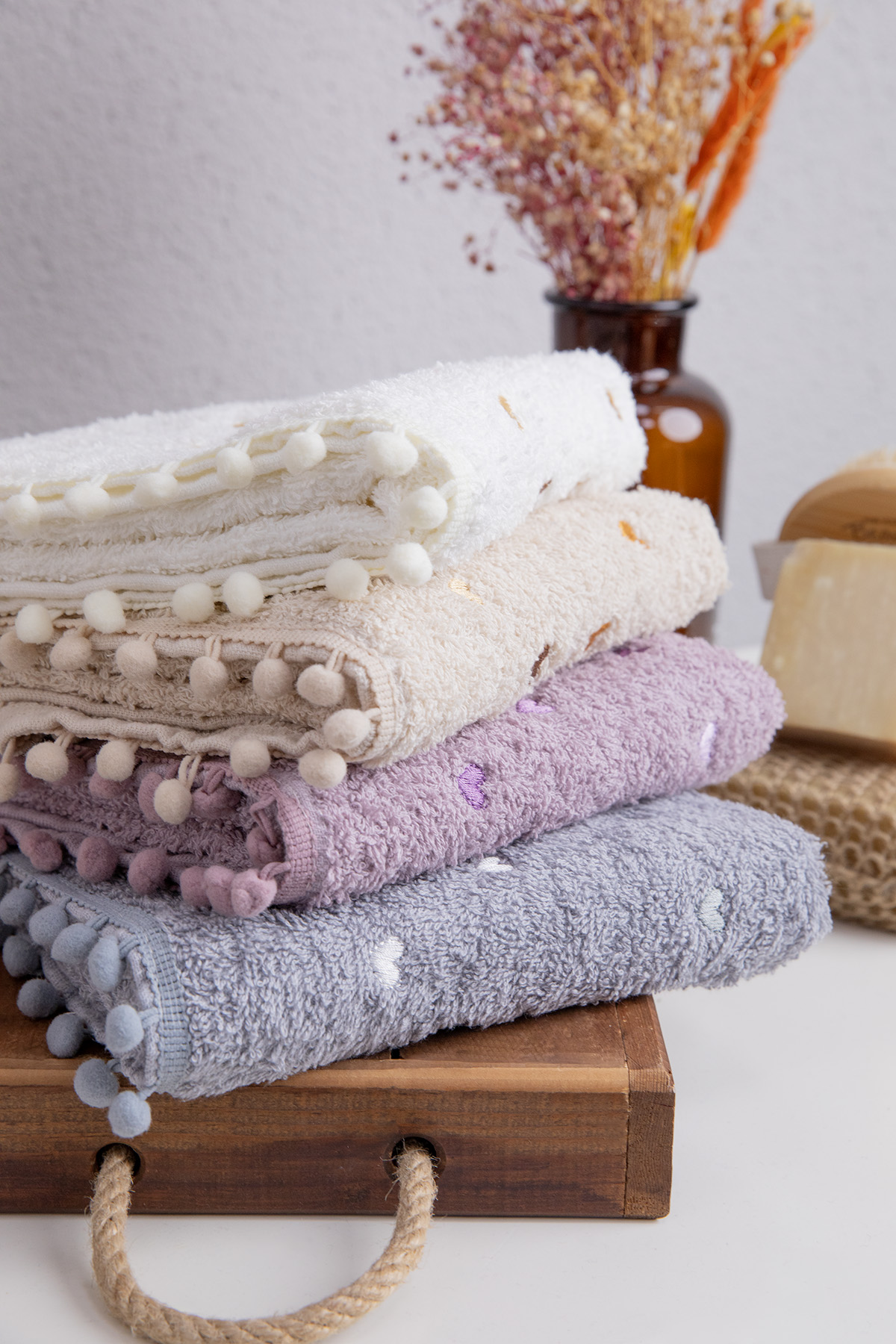 Yoncagül Ponponlu 4lü El Yüz Havlusu - Krem - Gri Yoncagül Ponponlu 4lü El Yüz Havlusu - Krem - Gri