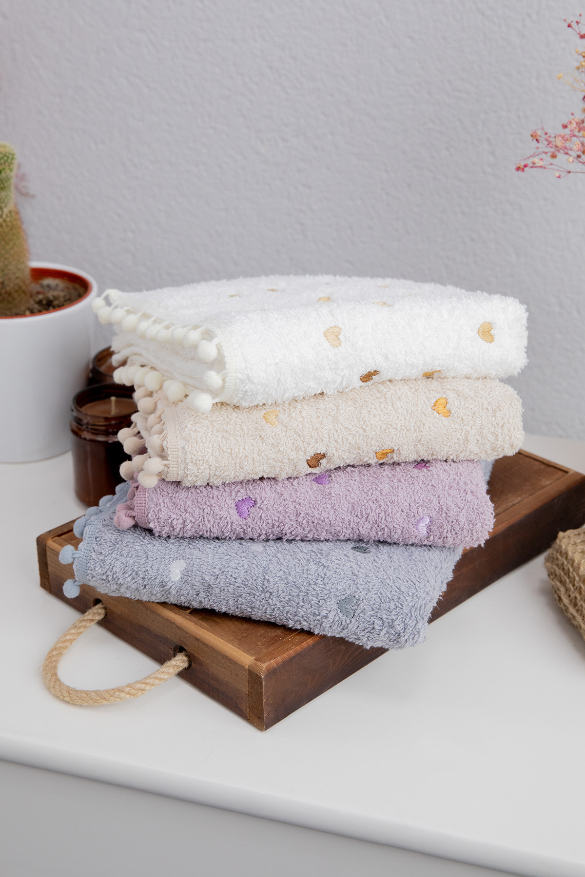 Yoncagül Ponponlu 4lü El Yüz Havlusu - Krem - Gri Yoncagül Ponponlu 4lü El Yüz Havlusu - Krem - Gri